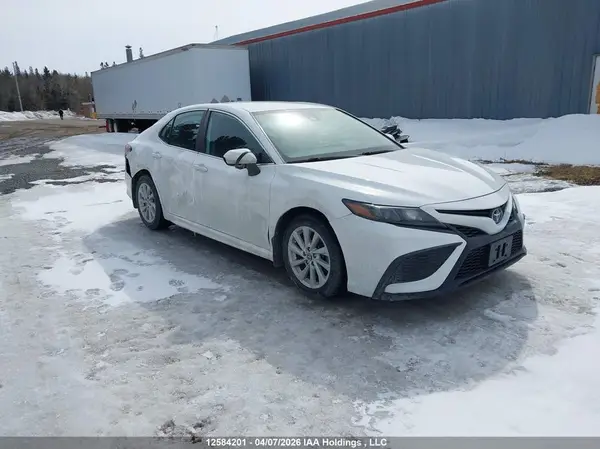 4T1G11AK9NU643573 2022 TOYOTA CAMRY - Image 1
