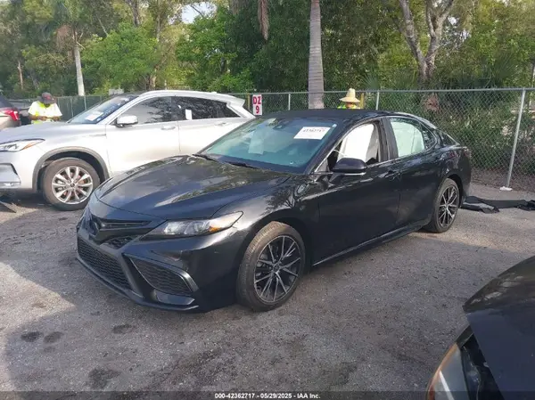 4T1G11AK9NU645131 2022 TOYOTA CAMRY - Image 2