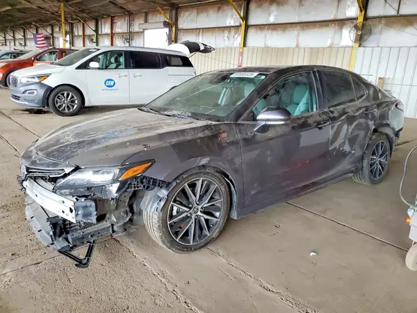 4T1G11AK9NU645405 2022 TOYOTA CAMRY - Image 1