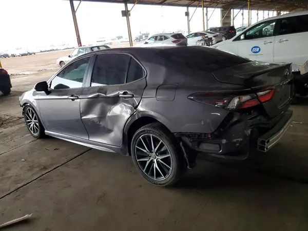 4T1G11AK9NU645405 2022 TOYOTA CAMRY - Image 2