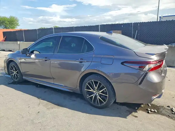 4T1G11AK9NU646893 2022 TOYOTA CAMRY - Image 2