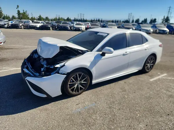 4T1G11AK9NU647042 2022 TOYOTA CAMRY - Image 1