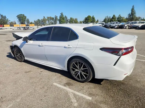 4T1G11AK9NU647042 2022 TOYOTA CAMRY - Image 2