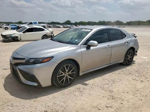 4T1G11AK9NU647428 2022 TOYOTA CAMRY - Image 1