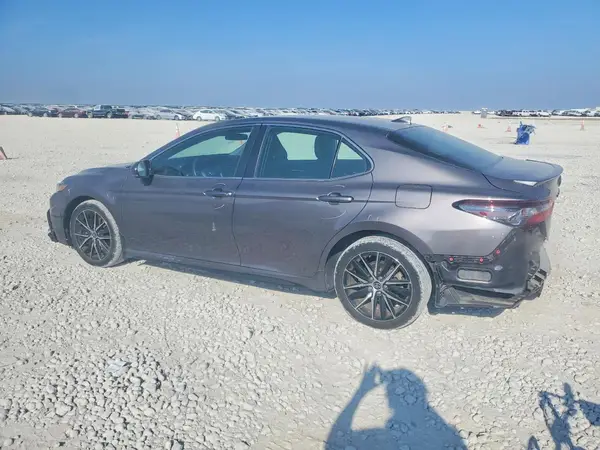4T1G11AK9NU649146 2022 TOYOTA CAMRY - Image 2