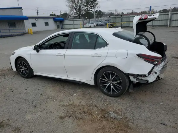 4T1G11AK9NU653617 2022 TOYOTA CAMRY - Image 2