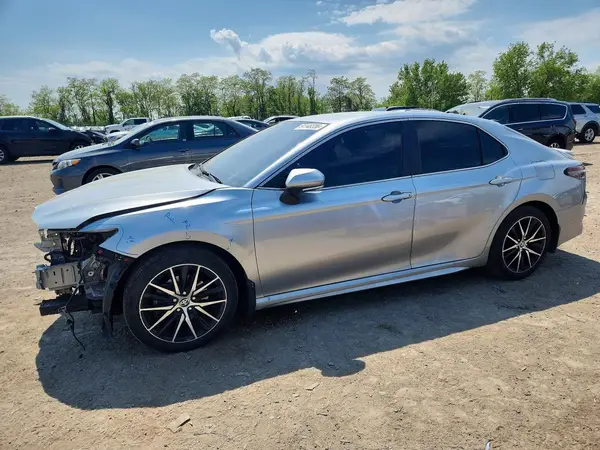 4T1G11AK9NU654945 2022 TOYOTA CAMRY - Image 1