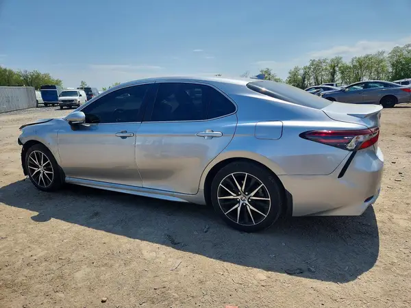 4T1G11AK9NU654945 2022 TOYOTA CAMRY - Image 2