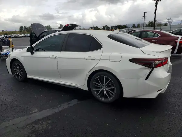 4T1G11AK9NU655545 2022 TOYOTA CAMRY - Image 2