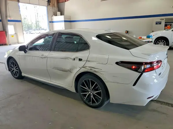 4T1G11AK9NU655724 2022 TOYOTA CAMRY - Image 2