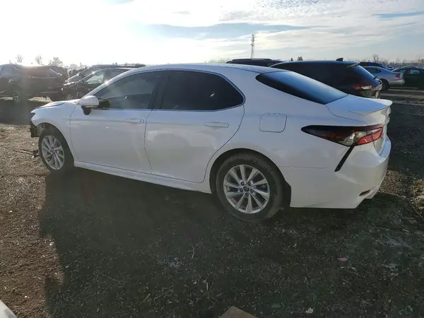 4T1G11AK9NU661412 2022 TOYOTA CAMRY - Image 2