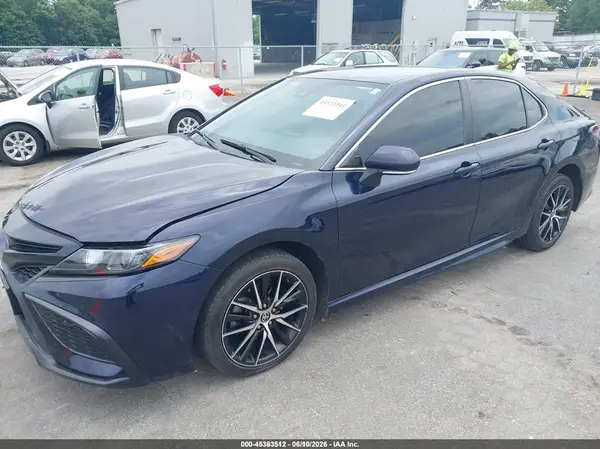 4T1G11AK9NU662088 2022 TOYOTA CAMRY - Image 2