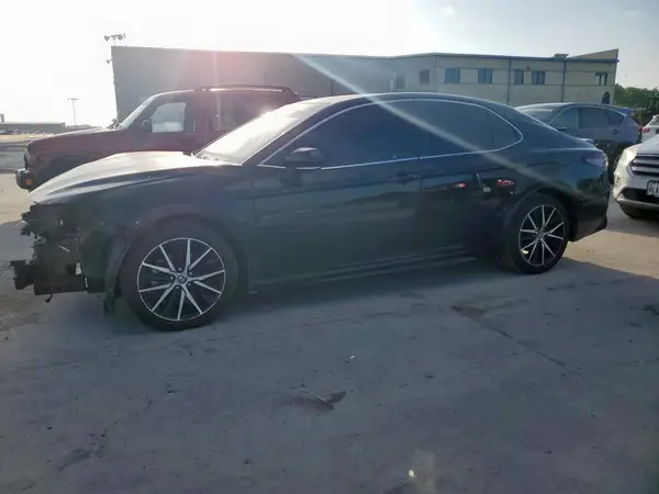 4T1G11AK9NU662138 2022 TOYOTA CAMRY - Image 1