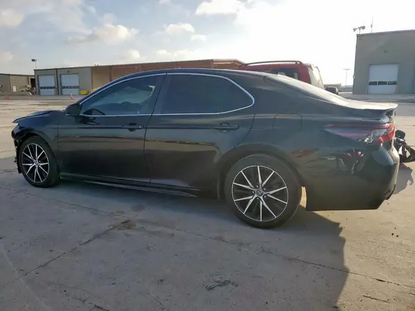 4T1G11AK9NU662138 2022 TOYOTA CAMRY - Image 2