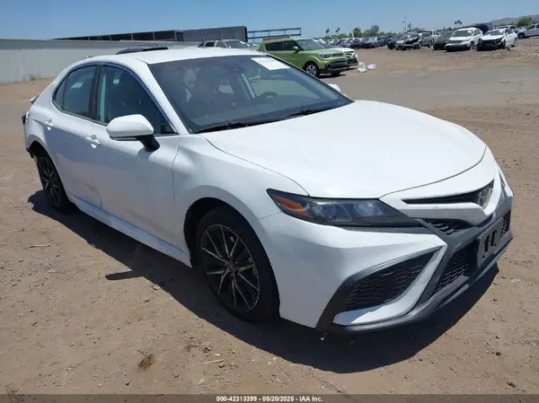 4T1G11AK9NU667078 2022 TOYOTA CAMRY - Image 1
