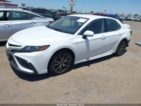4T1G11AK9NU667078 2022 TOYOTA CAMRY - Image 2