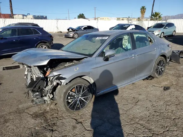 4T1G11AK9NU667341 2022 TOYOTA CAMRY - Image 1