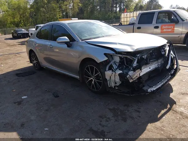 4T1G11AK9NU669090 2022 TOYOTA CAMRY - Image 1