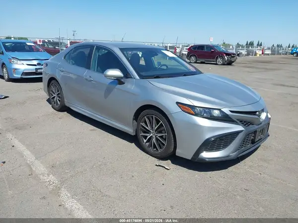 4T1G11AK9NU669879 2022 TOYOTA CAMRY - Image 1