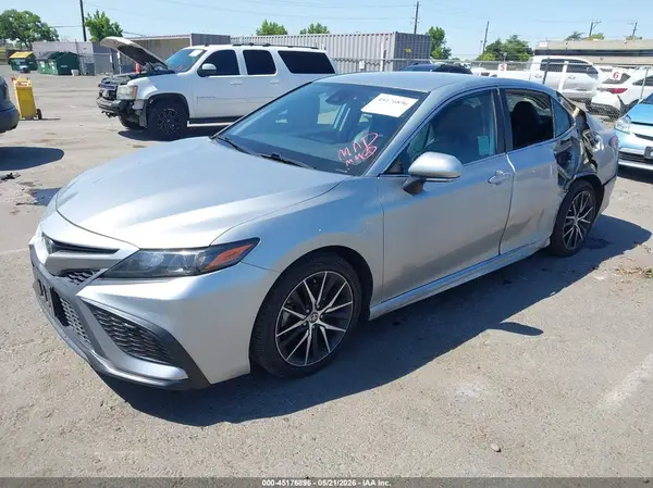 4T1G11AK9NU669879 2022 TOYOTA CAMRY - Image 2