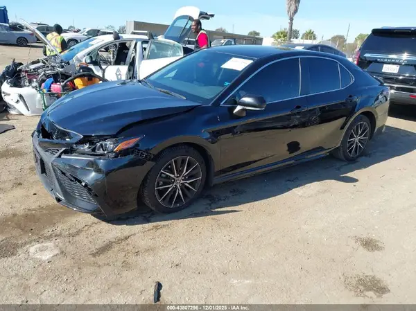 4T1G11AK9NU670952 2022 TOYOTA CAMRY - Image 2