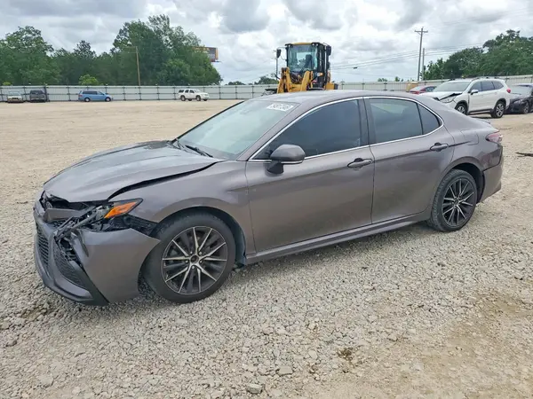 4T1G11AK9NU671101 2022 TOYOTA CAMRY - Image 1