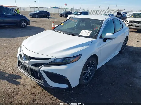 4T1G11AK9NU672460 2022 TOYOTA CAMRY - Image 2