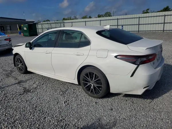 4T1G11AK9NU672572 2022 TOYOTA CAMRY - Image 2