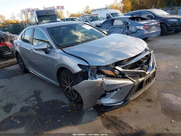4T1G11AK9NU673902 2022 TOYOTA CAMRY - Image 1