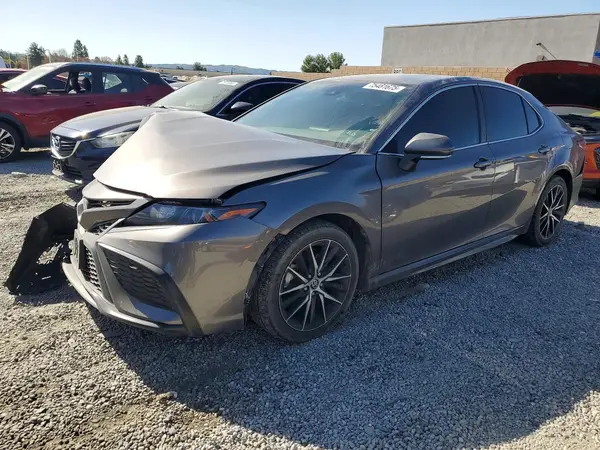4T1G11AK9NU674709 2022 TOYOTA CAMRY - Image 1