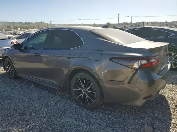4T1G11AK9NU674709 2022 TOYOTA CAMRY - Image 2