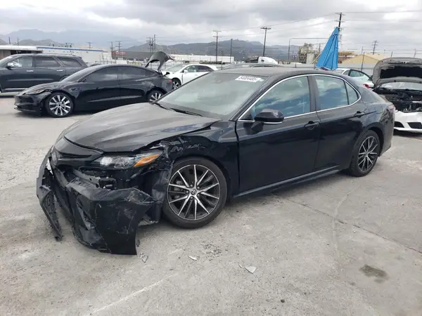 4T1G11AK9NU675729 2022 TOYOTA CAMRY - Image 1