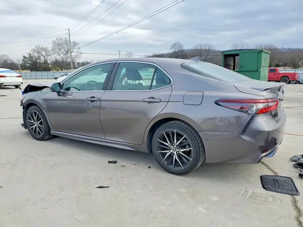 4T1G11AK9NU675939 2022 TOYOTA CAMRY - Image 2