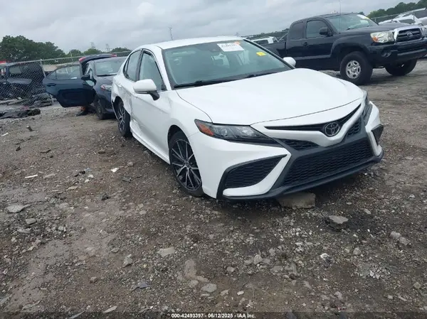4T1G11AK9NU675956 2022 TOYOTA CAMRY - Image 1