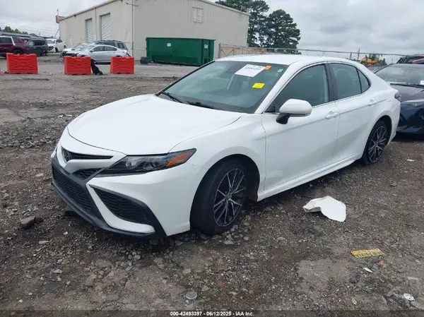 4T1G11AK9NU675956 2022 TOYOTA CAMRY - Image 2