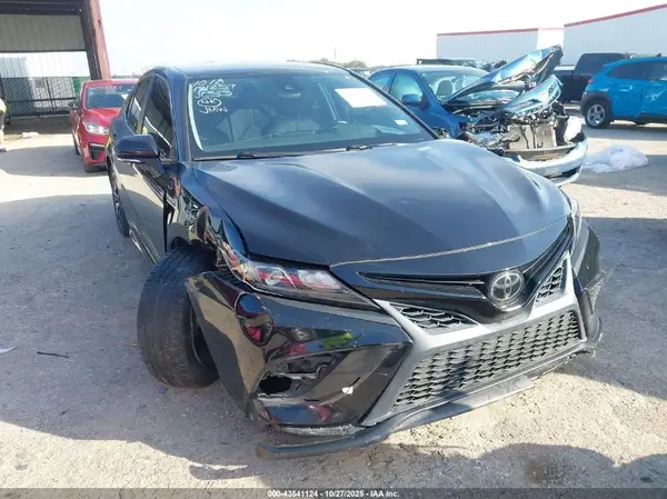 4T1G11AK9NU677819 2022 TOYOTA CAMRY - Image 1