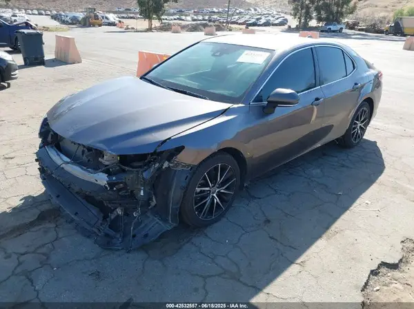 4T1G11AK9NU678324 2022 TOYOTA CAMRY - Image 2