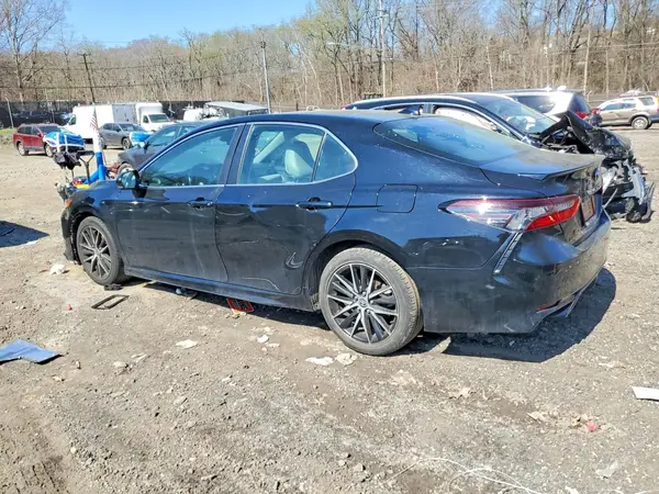 4T1G11AK9NU679425 2022 TOYOTA CAMRY - Image 2