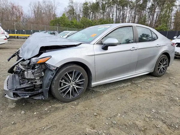 4T1G11AK9NU679814 2022 TOYOTA CAMRY - Image 1