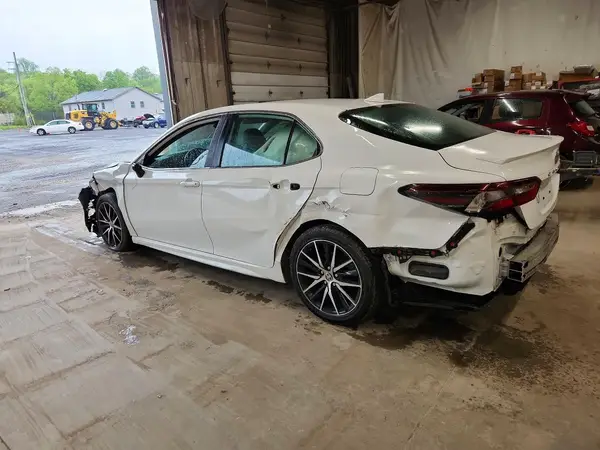 4T1G11AK9NU680896 2022 TOYOTA CAMRY - Image 2