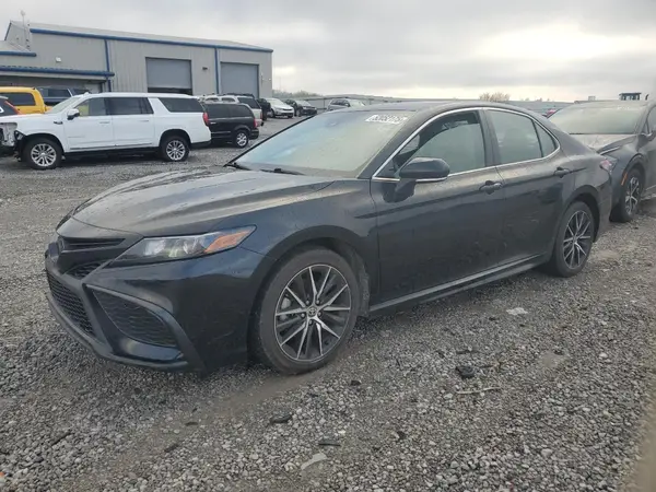 4T1G11AK9NU682325 2022 TOYOTA CAMRY - Image 1