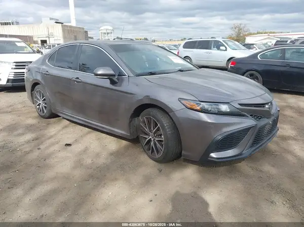 4T1G11AK9NU684401 2022 TOYOTA CAMRY - Image 1