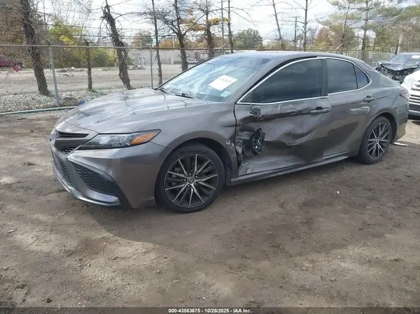 4T1G11AK9NU684401 2022 TOYOTA CAMRY - Image 2