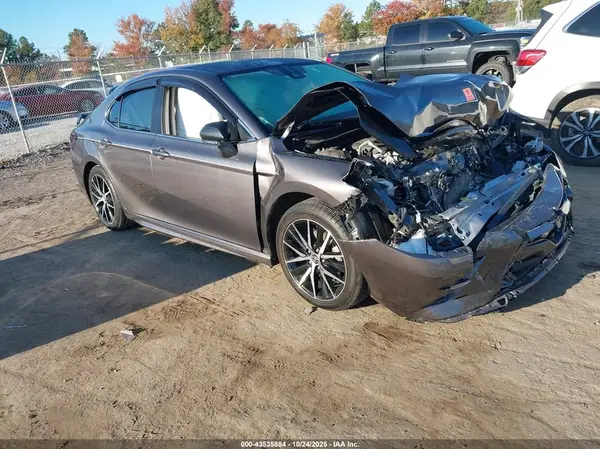 4T1G11AK9NU691428 2022 TOYOTA CAMRY - Image 1