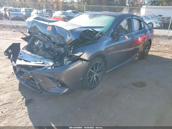 4T1G11AK9NU691428 2022 TOYOTA CAMRY - Image 2