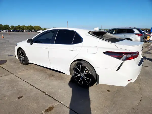 4T1G11AK9NU692790 2022 TOYOTA CAMRY - Image 2