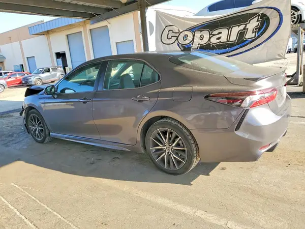 4T1G11AK9NU694264 2022 TOYOTA CAMRY - Image 2