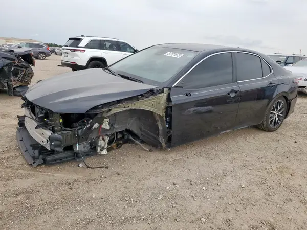 4T1G11AK9NU696323 2022 TOYOTA CAMRY - Image 1