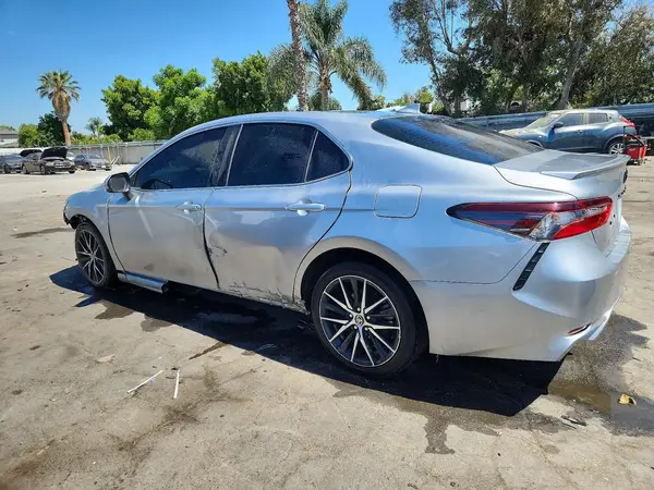4T1G11AK9NU697598 2022 TOYOTA CAMRY - Image 2