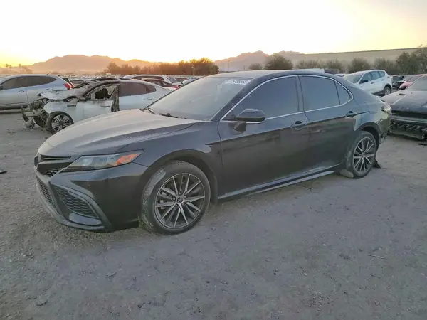 4T1G11AK9NU700385 2022 TOYOTA CAMRY - Image 1